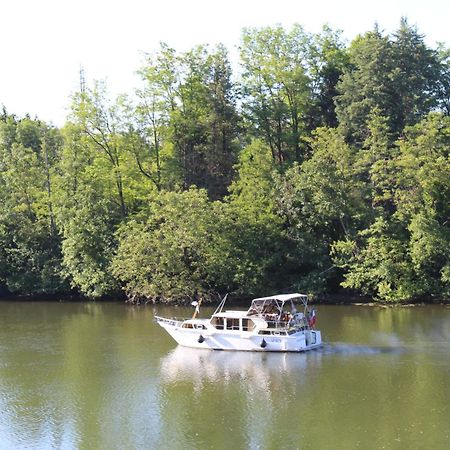 Calme Au Bord De L'Eau Bed & Breakfast Laroche-Saint-Cydroine Bagian luar foto